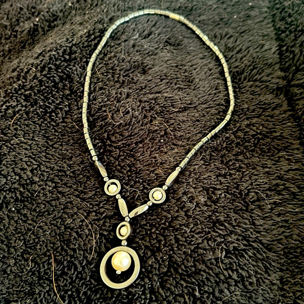 Pearl and metallic necklace